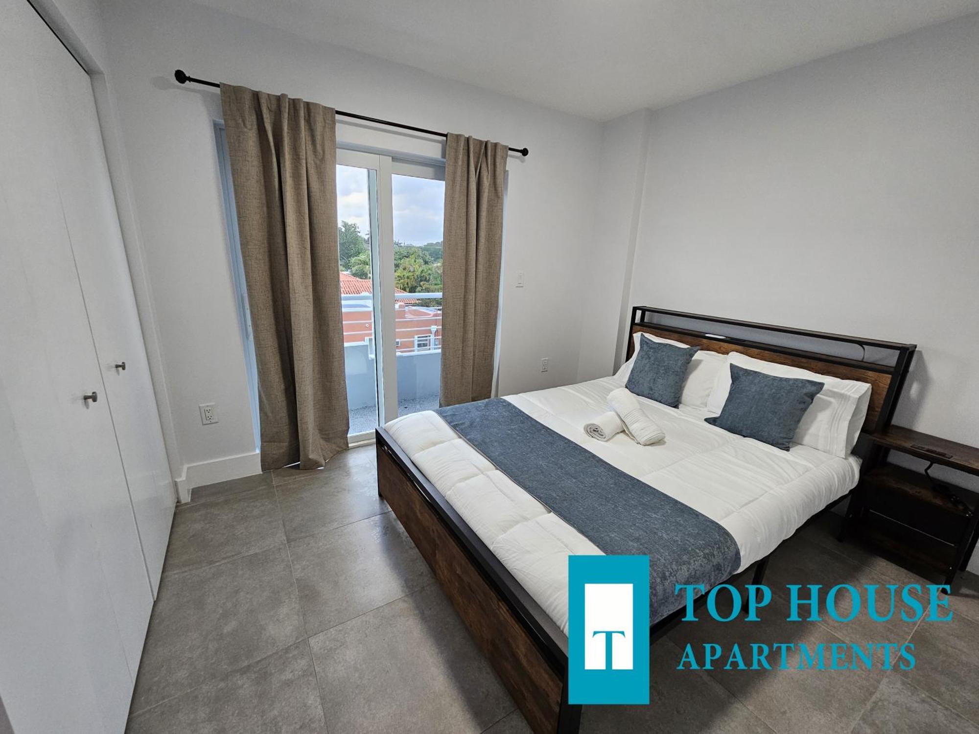 645 Airport Top House Apartments Miami Exterior photo